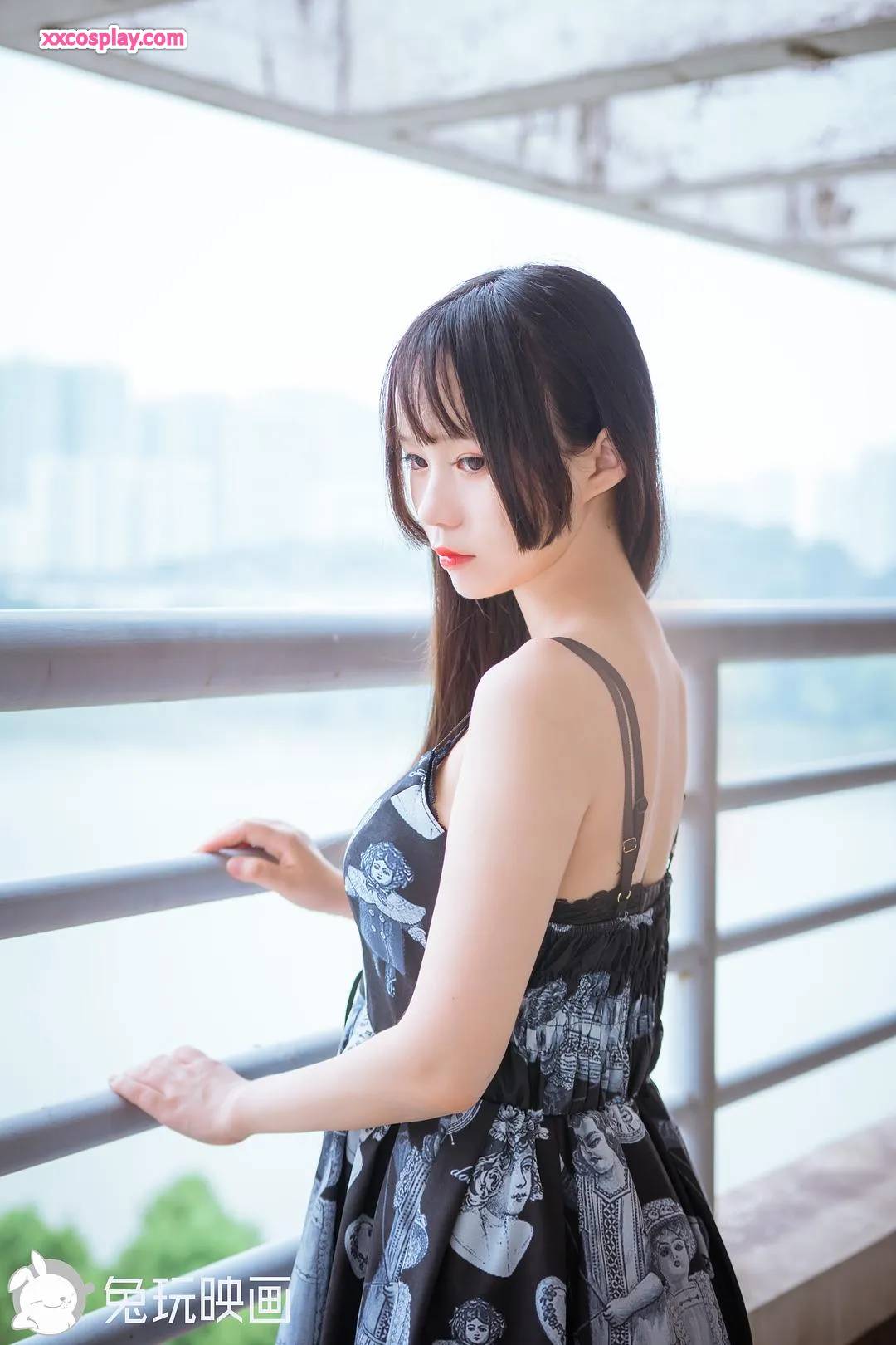 兔玩映画：奇幻柴郡猫吊带连衣裙